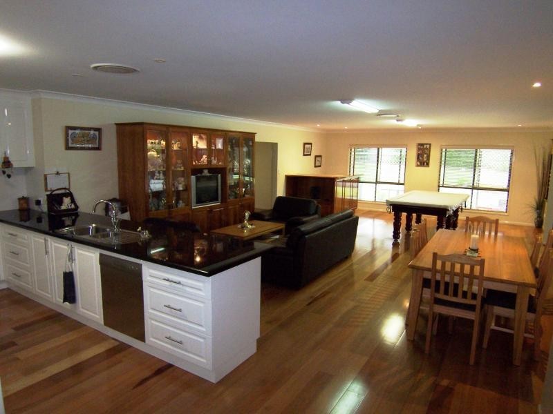12 Lipizzaner Place, Pine Mountain QLD 4306