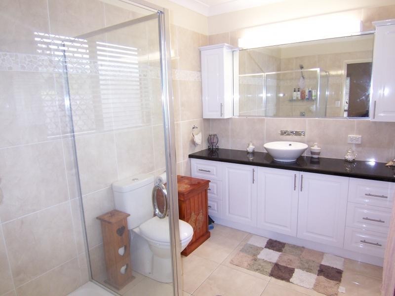 12 Lipizzaner Place, Pine Mountain QLD 4306