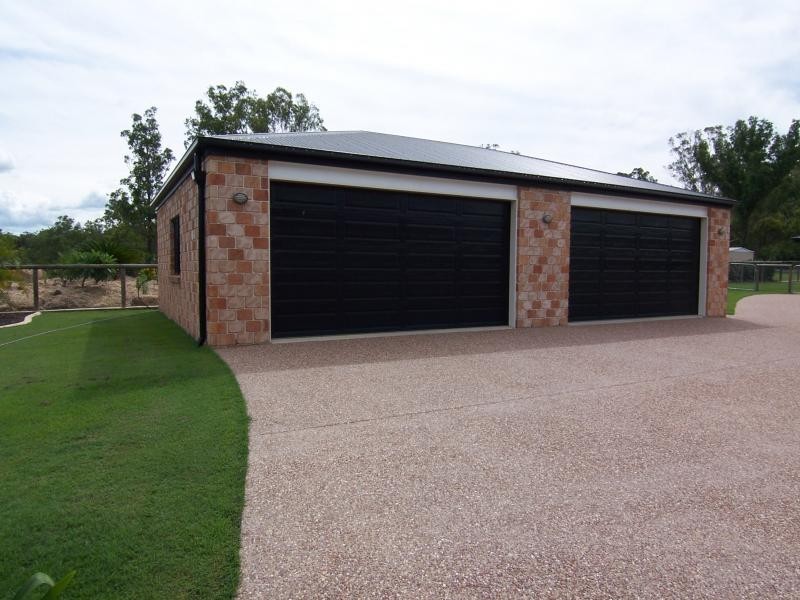 12 Lipizzaner Place, Pine Mountain QLD 4306