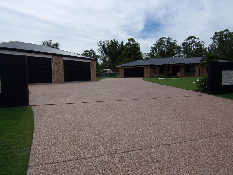 12 Lipizzaner Place, Pine Mountain QLD 4306