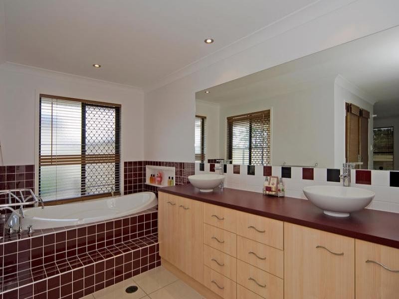 1 Glencoe Place, Thagoona QLD 4306