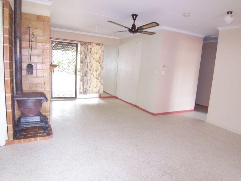 9 Bell Street, Walloon QLD 4306