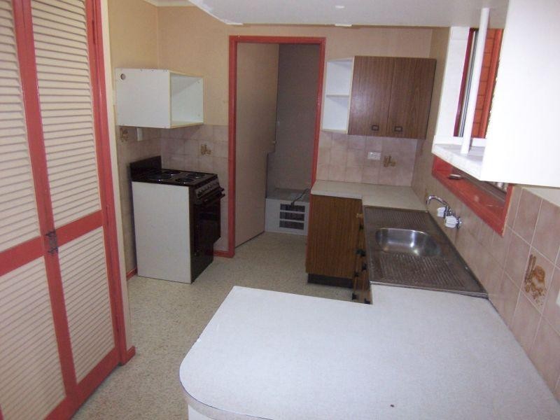 9 Bell Street, Walloon QLD 4306