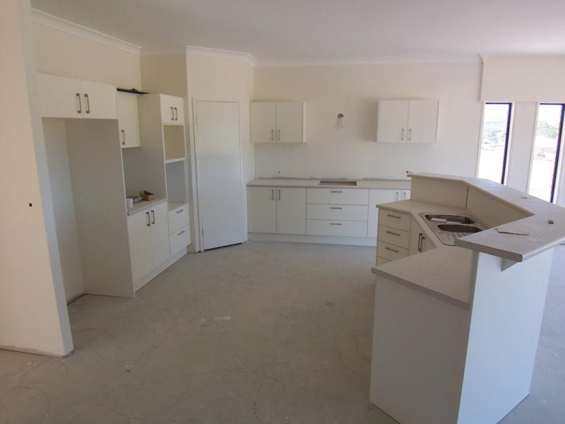 49 Hannant rd, Kensington Grove QLD 4341