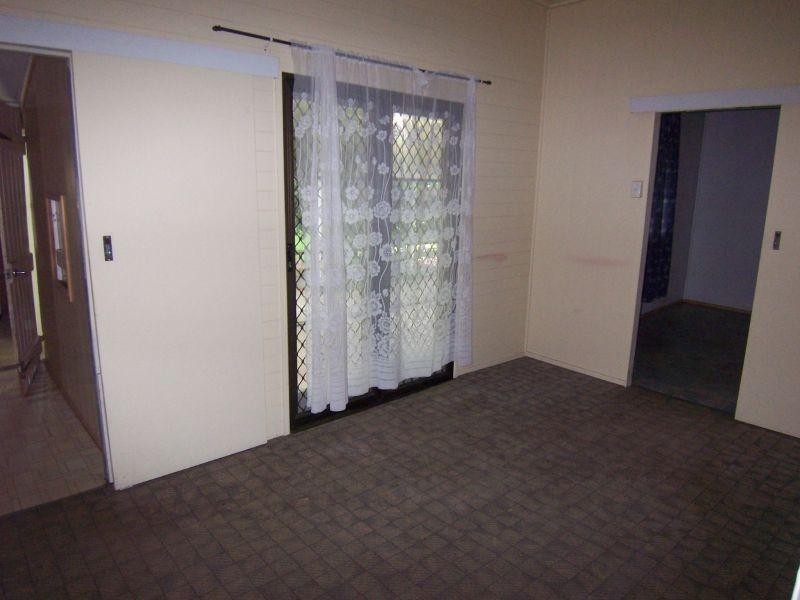 11 Short Street, Walloon QLD 4306