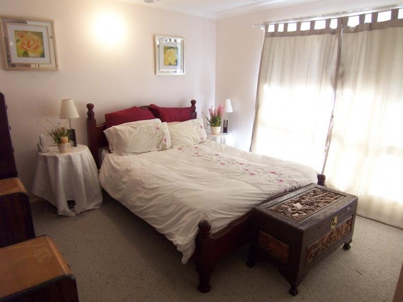 10 Flame Tree Court, Walloon QLD 4306