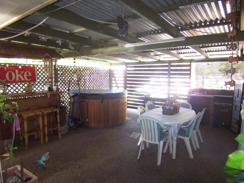 10 Flame Tree Court, Walloon QLD 4306