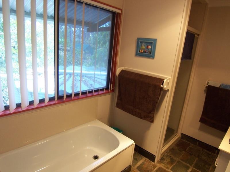 4 Sandpiper Dr, Regency Downs QLD 4341