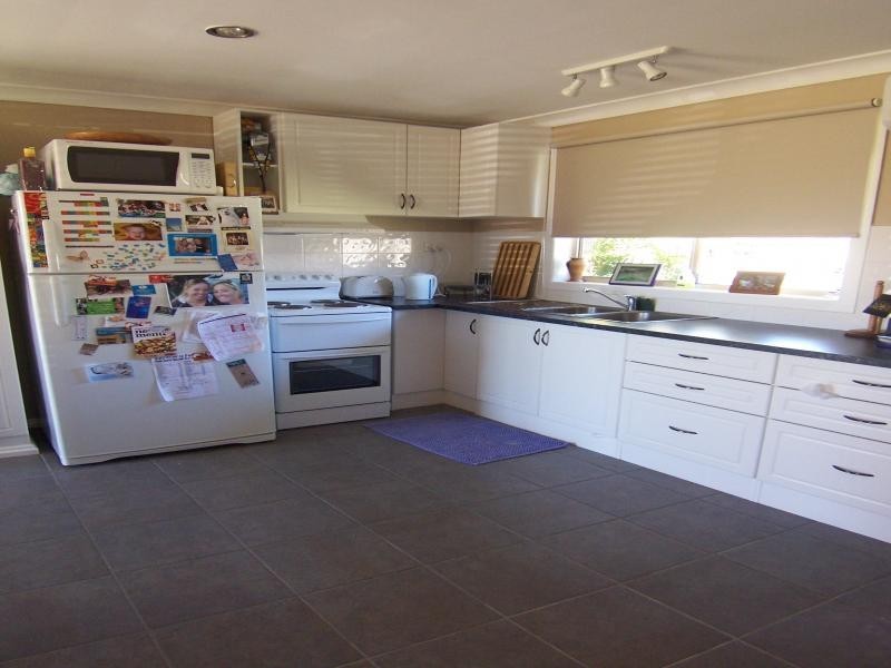 18 Honeysuckle Ct, Walloon QLD 4306