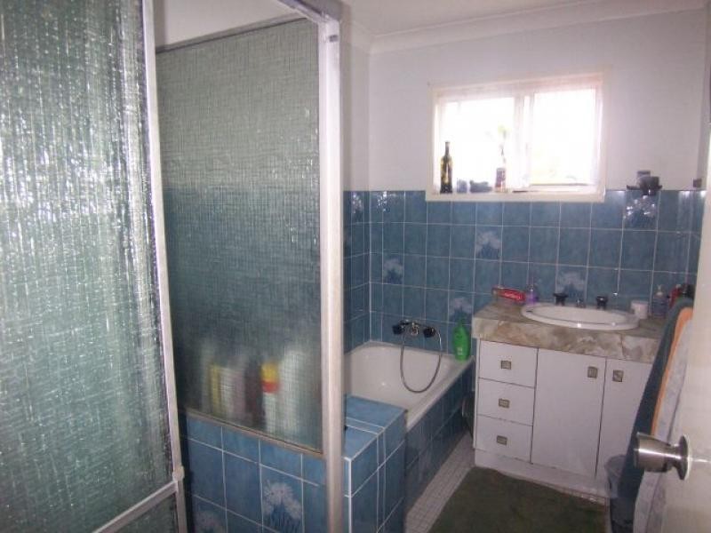 2 Wisteria Lane, Walloon QLD 4306