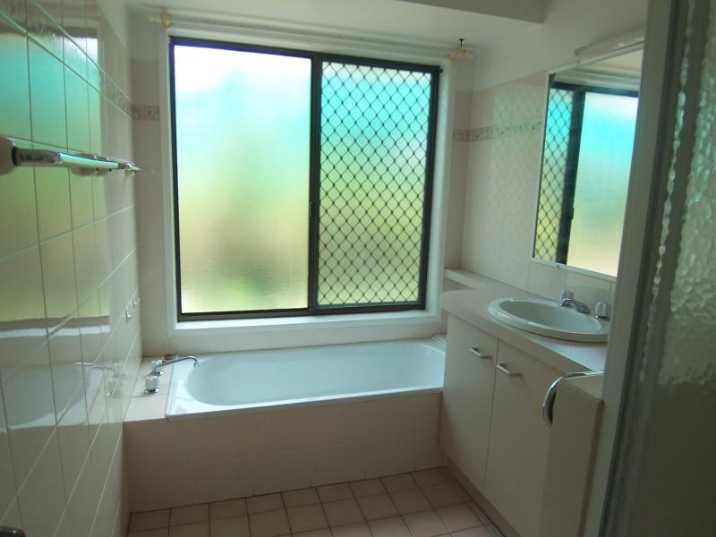 21 Farrell Drive, Walloon QLD 4306