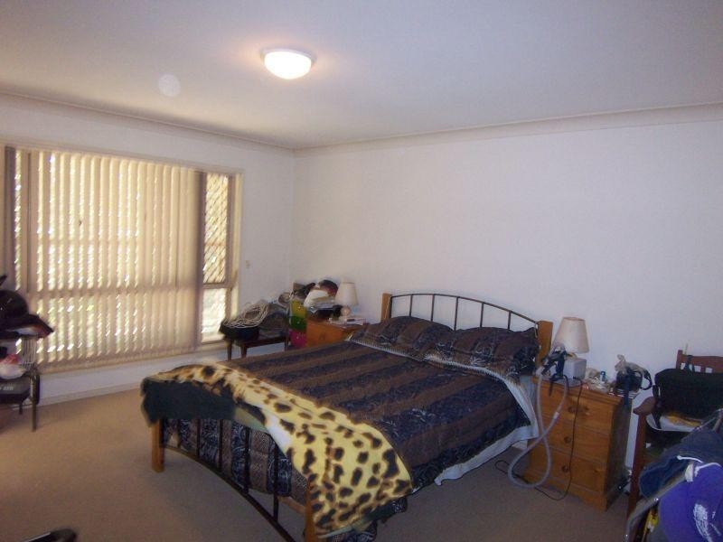 16 Honeysuckle Ct, Walloon QLD 4306