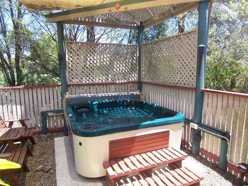 16 Honeysuckle Ct, Walloon QLD 4306