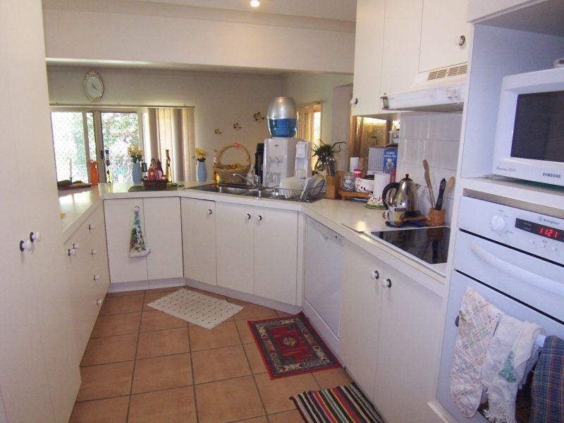 16 Honeysuckle Ct, Walloon QLD 4306