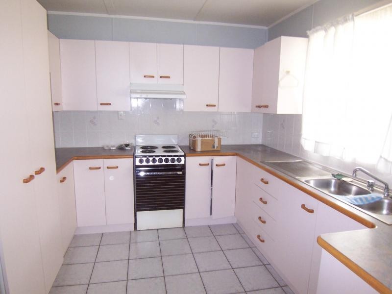 27 Bell Street, Walloon QLD 4306