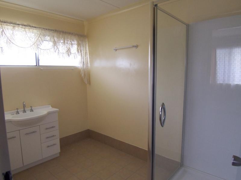 27 Bell Street, Walloon QLD 4306