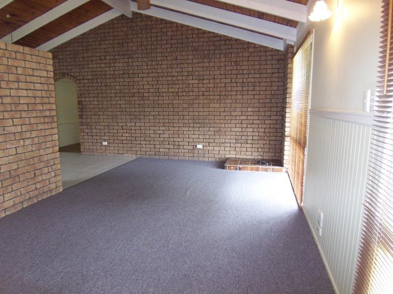 24 Bell Street, Walloon QLD 4306