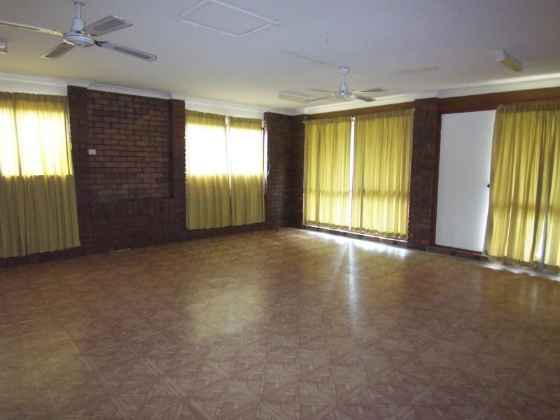 24 Bell Street, Walloon QLD 4306