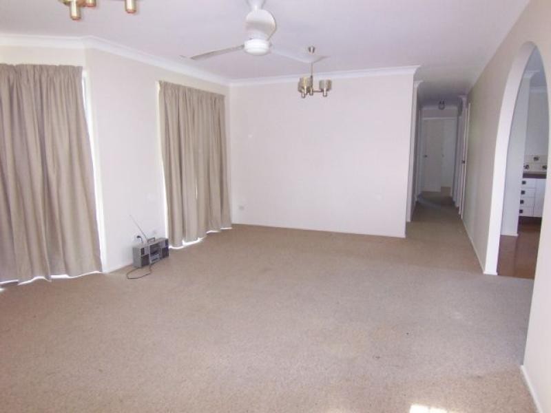2 Wisteria Street, Walloon QLD 4306