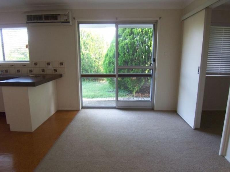 2 Wisteria Street, Walloon QLD 4306