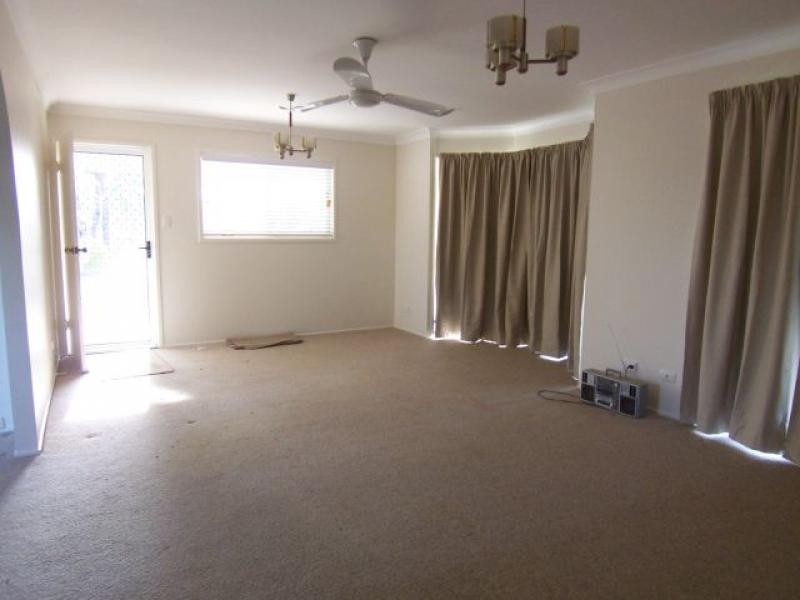 2 Wisteria Street, Walloon QLD 4306