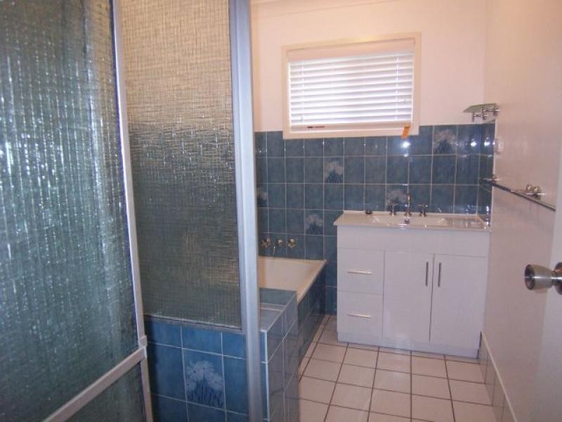 2 Wisteria Street, Walloon QLD 4306