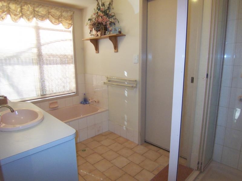 10 Kingsley Street, Walloon QLD 4306