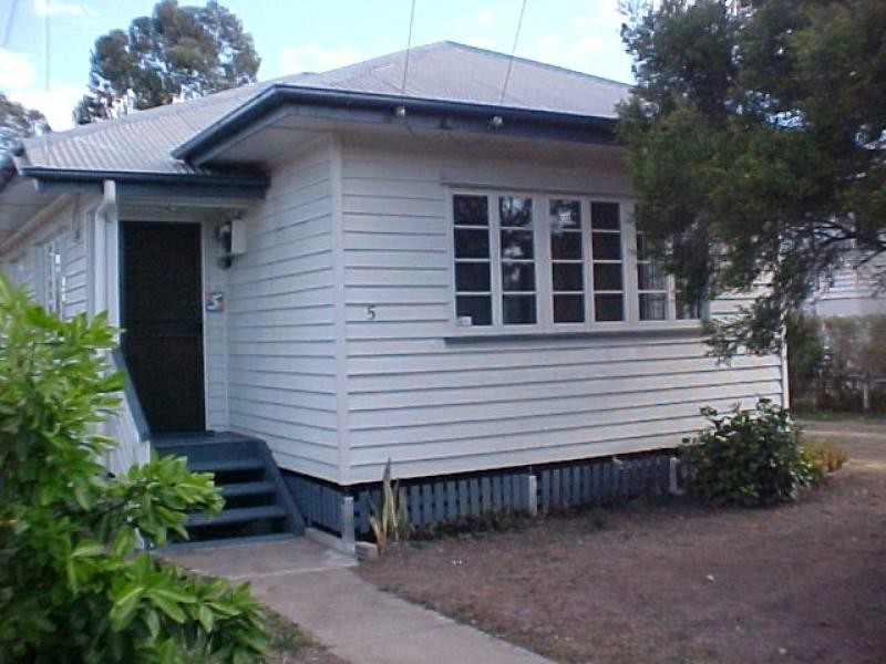 5 Casey St, Leichhardt QLD 4305