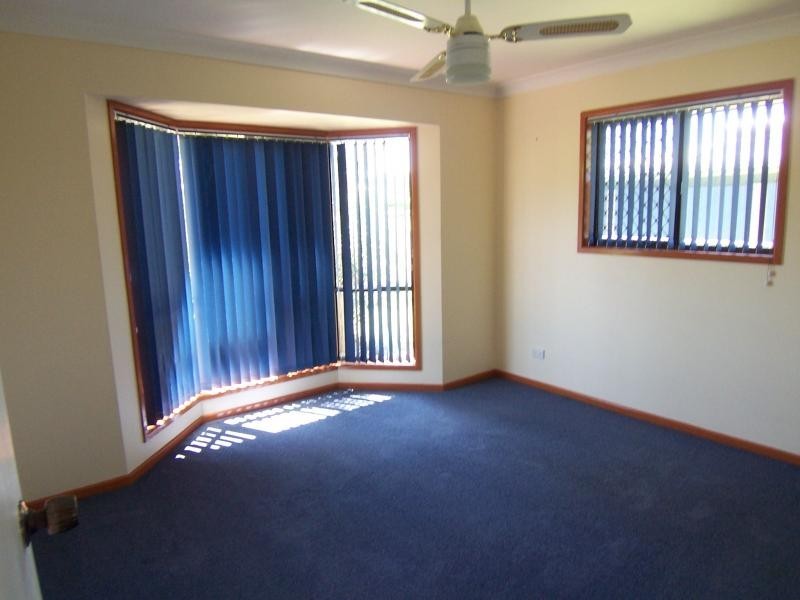 16 Flametree Crt, Walloon QLD 4306