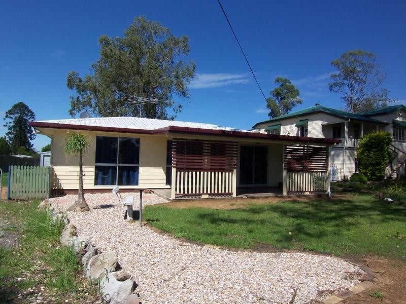 22 Calvin Street, Walloon QLD 4306