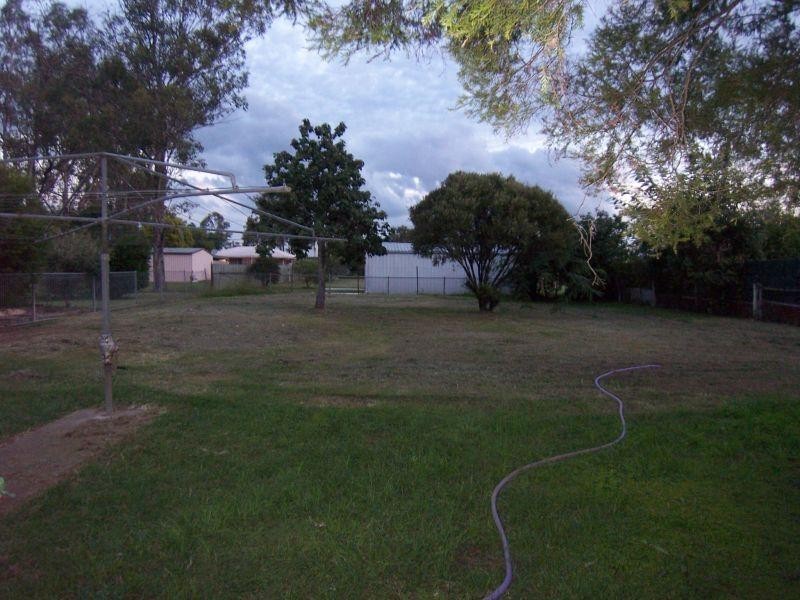 8 Bell Street, Walloon QLD 4306