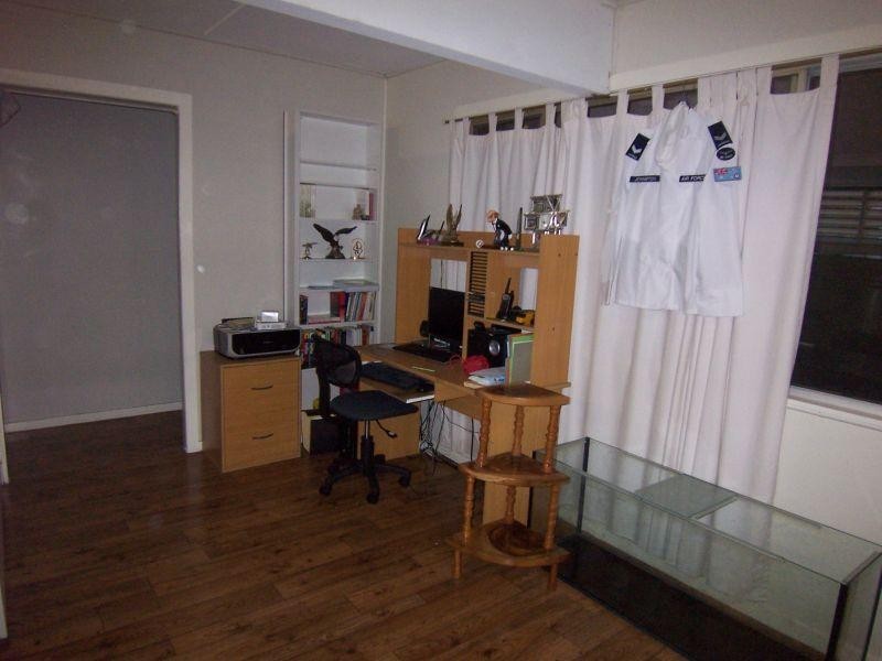 8 Bell Street, Walloon QLD 4306