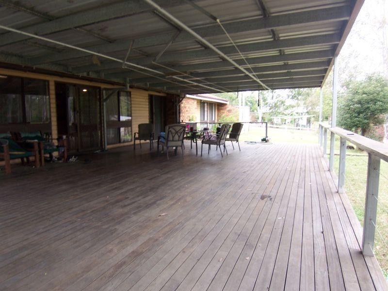 86 Poplar Street, Walloon QLD 4306