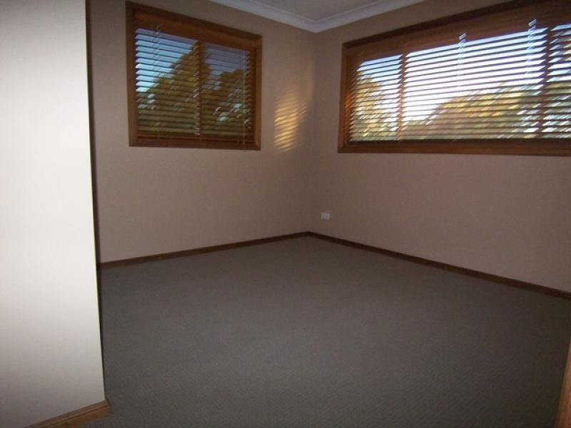 66 Farrell Dr, Walloon QLD 4306