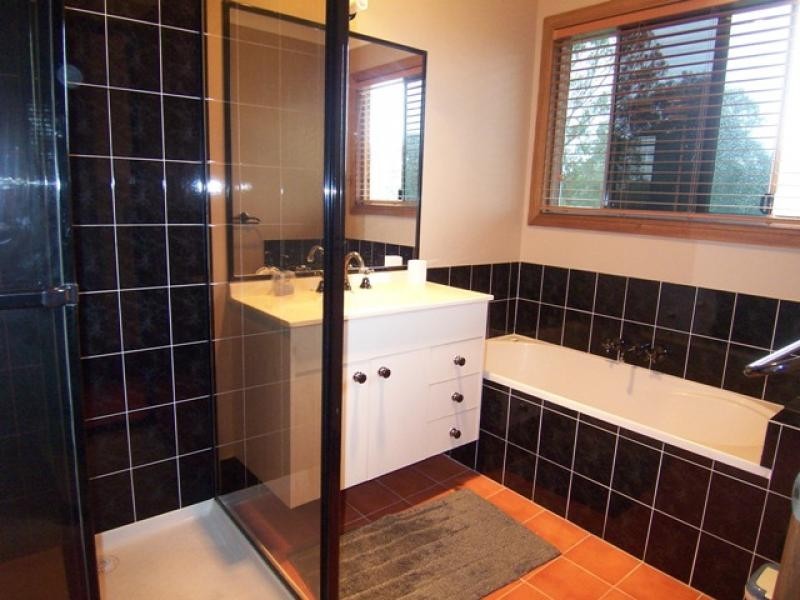 66 Farrell Dr, Walloon QLD 4306