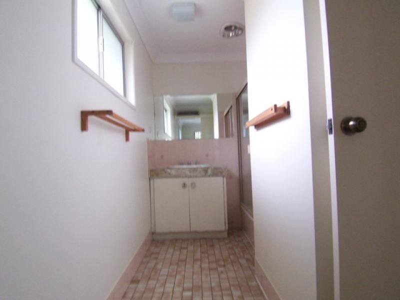 33 Tinworth St, Willowbank QLD 4306