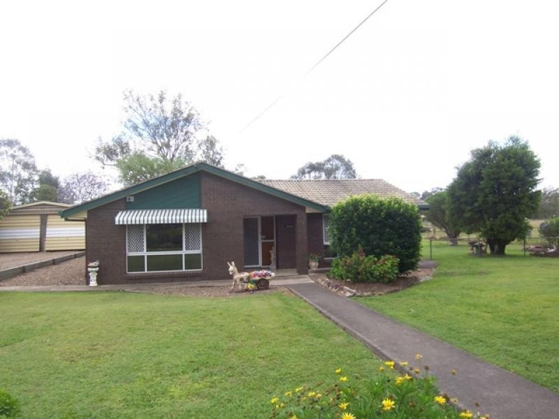 23 Calvin St, Walloon QLD 4306