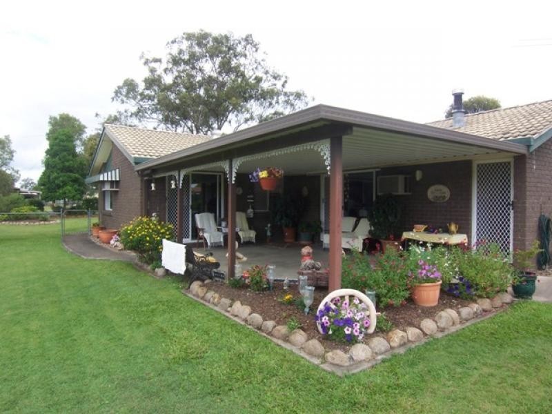 23 Calvin St, Walloon QLD 4306
