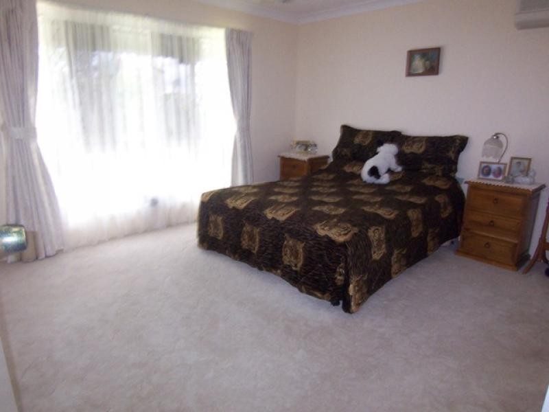 23 Calvin St, Walloon QLD 4306