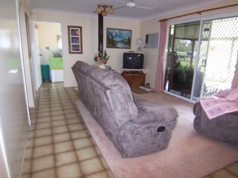 23 Calvin St, Walloon QLD 4306