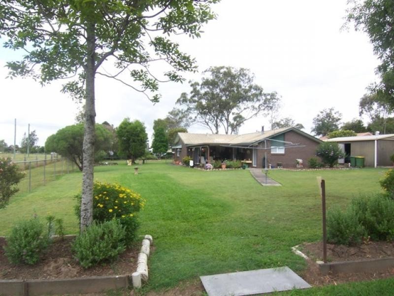 23 Calvin St, Walloon QLD 4306