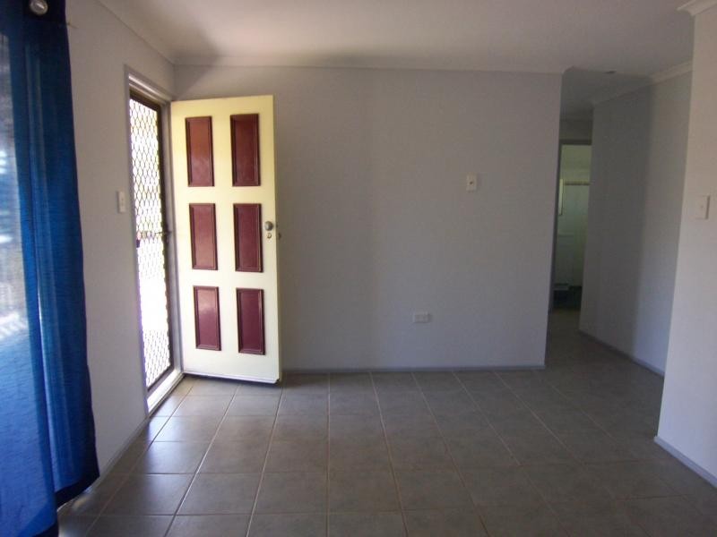 22 Calvin St, Walloon QLD 4306