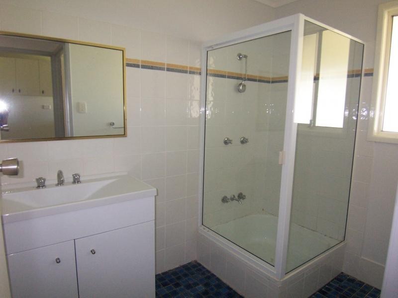 22 Calvin St, Walloon QLD 4306