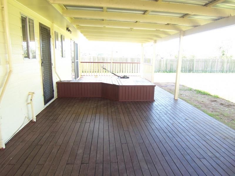 22 Calvin St, Walloon QLD 4306