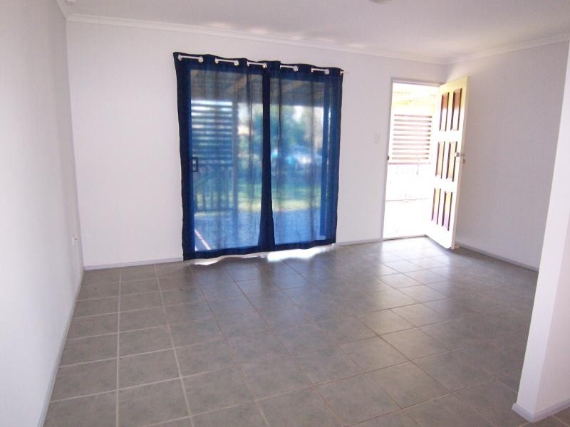 22 Calvin St, Walloon QLD 4306