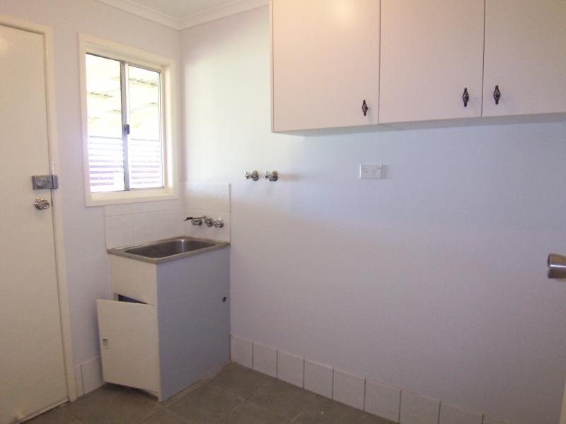 22 Calvin St, Walloon QLD 4306