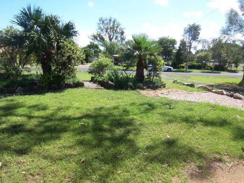 22 Calvin St, Walloon QLD 4306