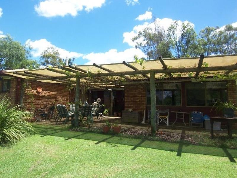 22 Maleeh Ave, Thagoona QLD 4306