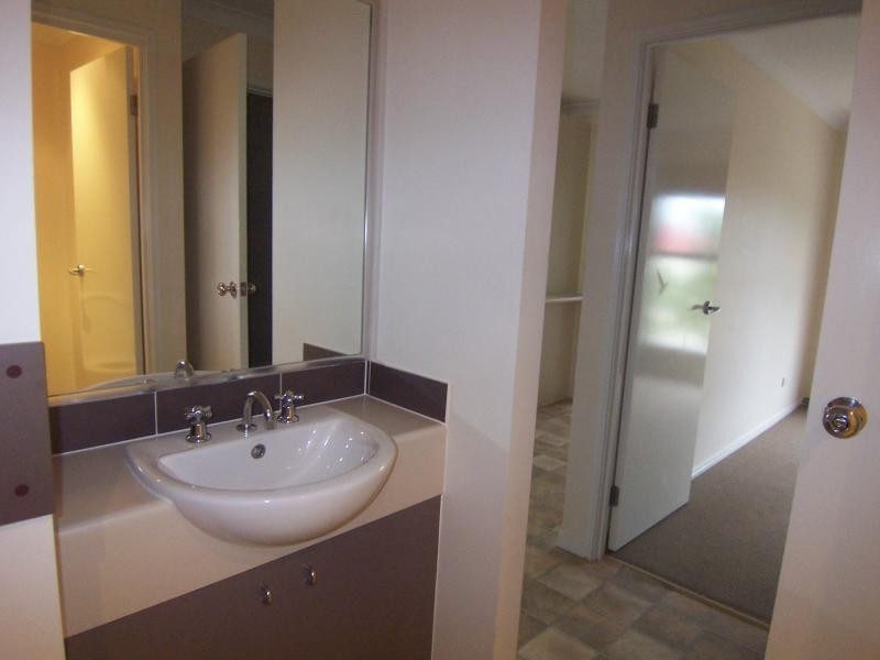 18 Dry Dock Crt, Springfield Lakes QLD 4300