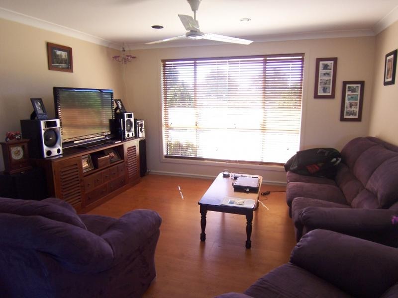 18 Honeysuckle Court, Walloon QLD 4306